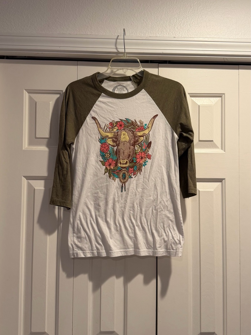 Women's Raglan Tee with Floral Longhorn Graphic - Olive & White